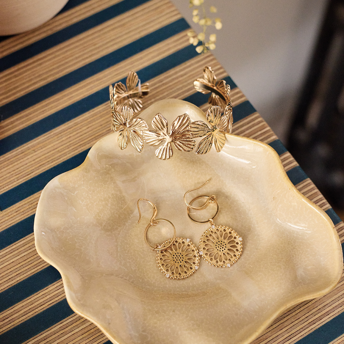 Boucles d'oreilles longue filigrane brillant plaqué or