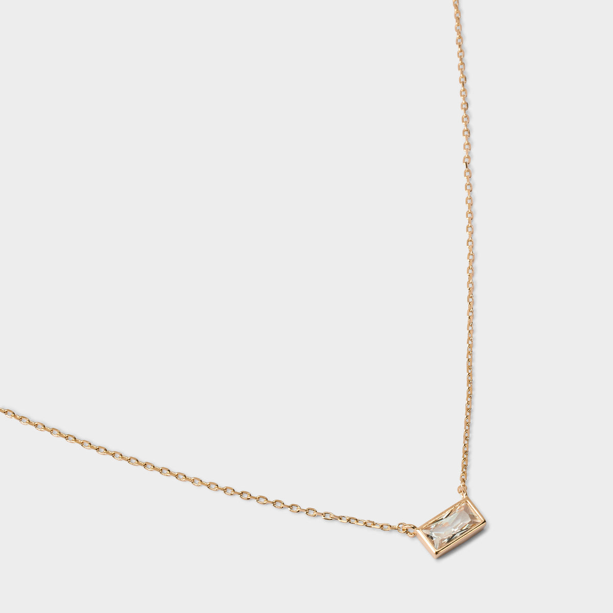 Collier rectangle sur chaîne blanc plaqué or