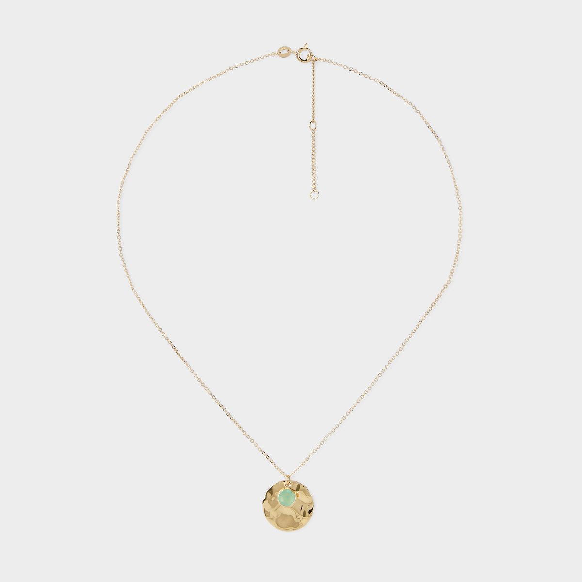 Collier grande breloque et pierre verte sur chaîne plaqué or