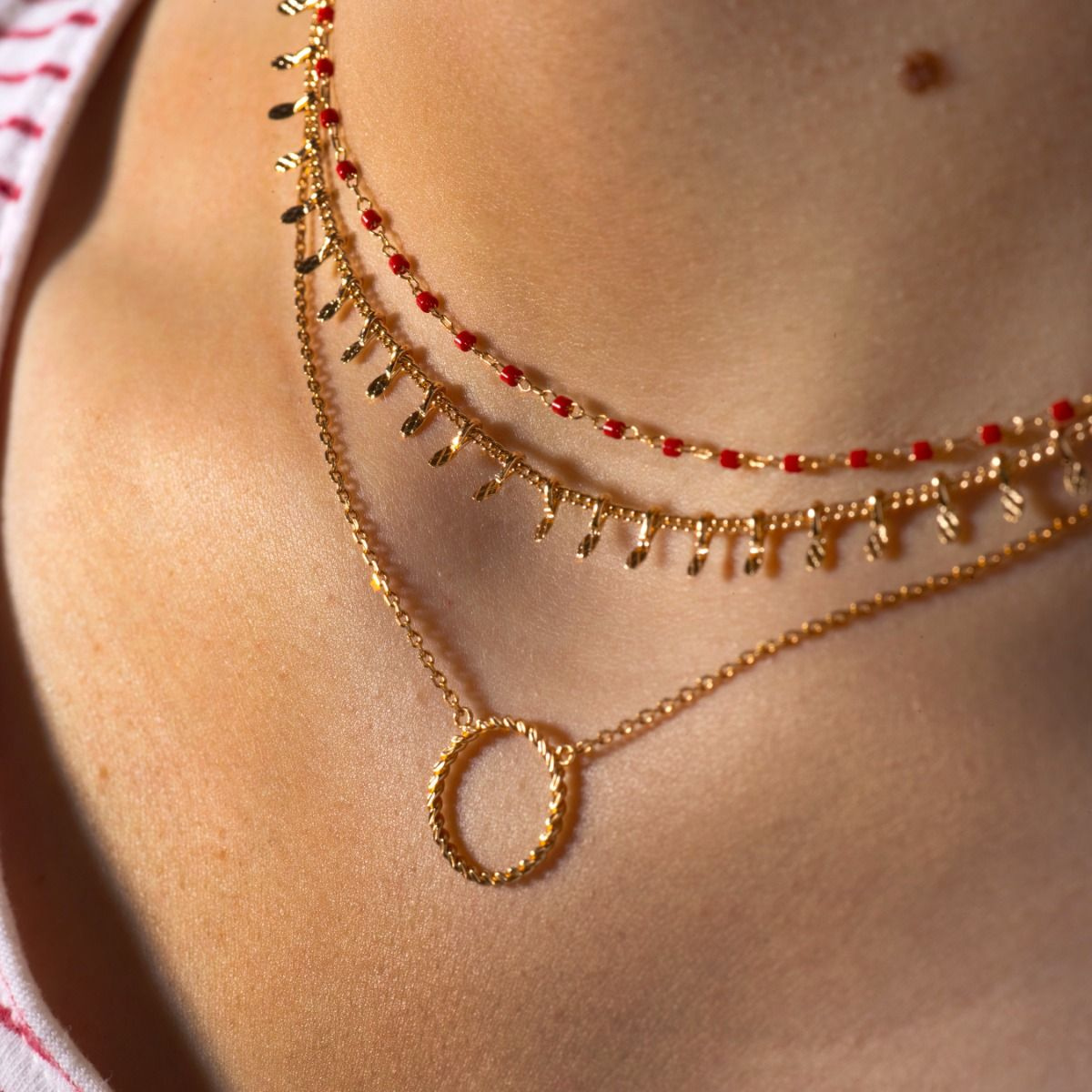 Collier Mahos plaqué or rouge