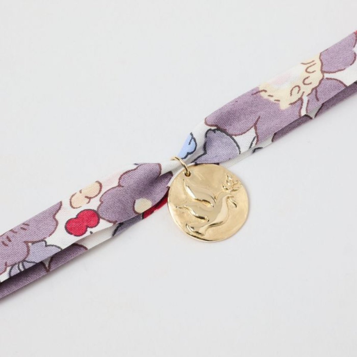 Bracelet gris-gris Colombe sur ruban Liberty