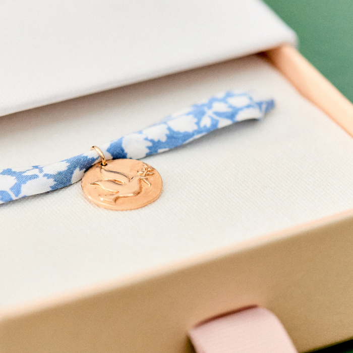 Bracelet gris-gris Colombe sur ruban Liberty