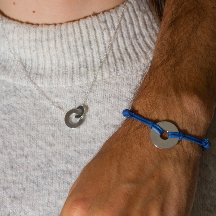 Bracelet petite cible pour homme sur lien coton ciré bleu