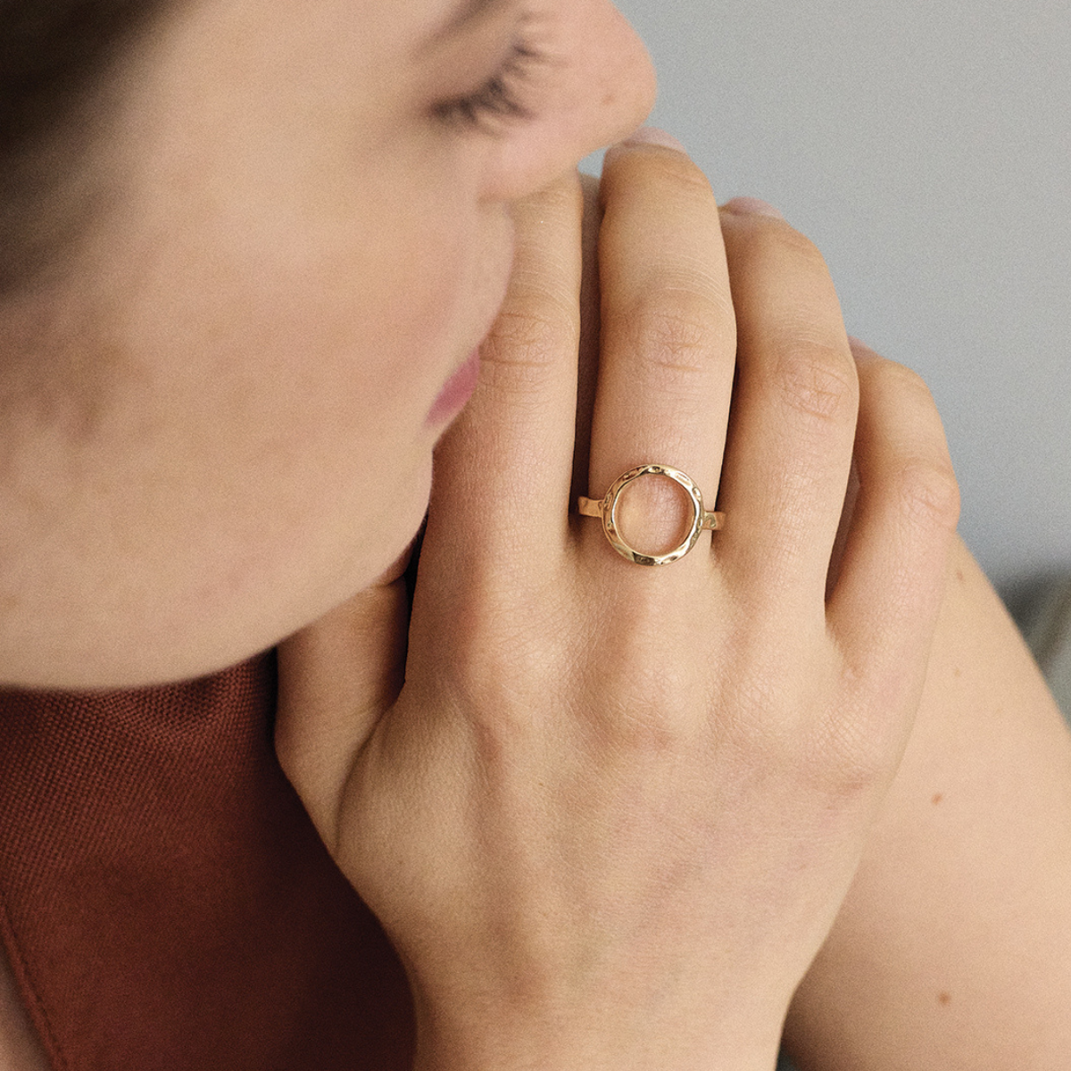 Bague Ô martelée plaqué or