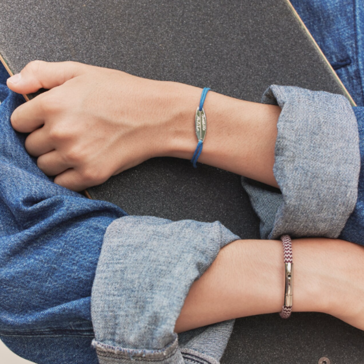Bracelet planche de surf argent sur coton ciré