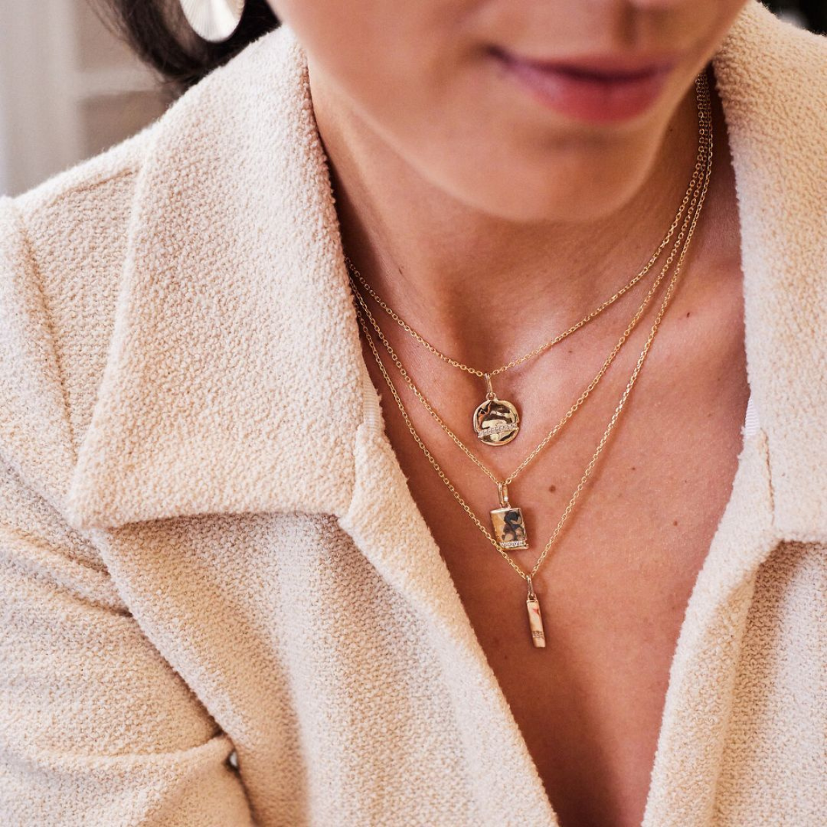 Pendentif Alya sur chaîne forçat plaqué or