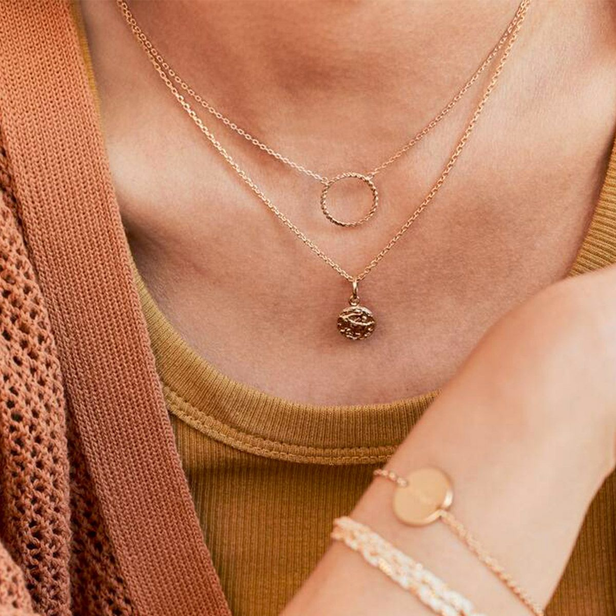 Collier mini zodiaque sur chaîne forçat plaqué or