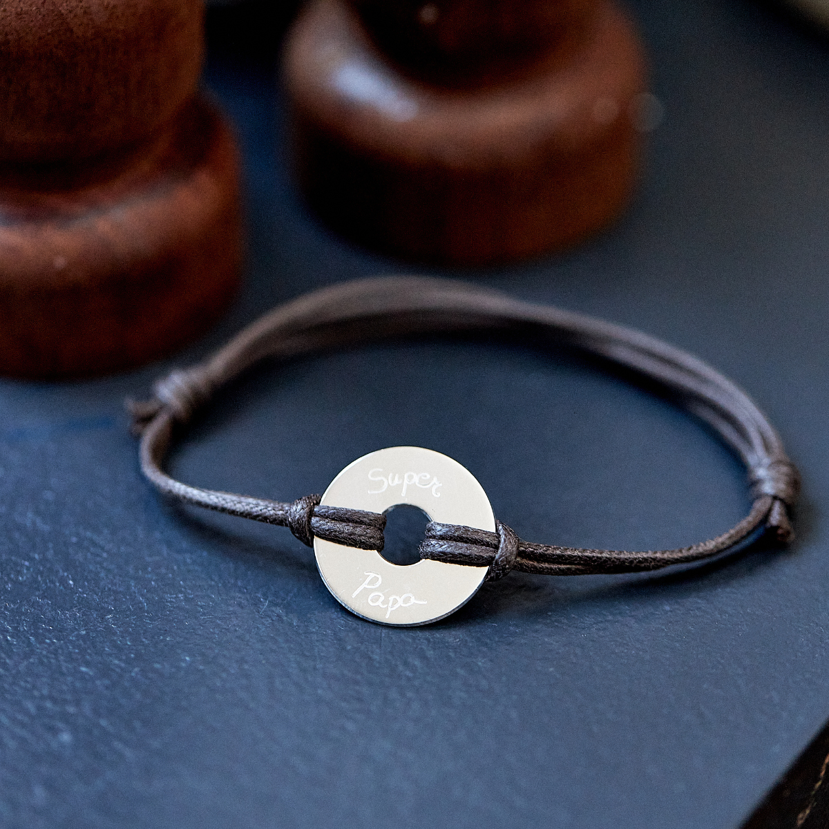 Bracelet petite cible pour homme sur lien coton ciré