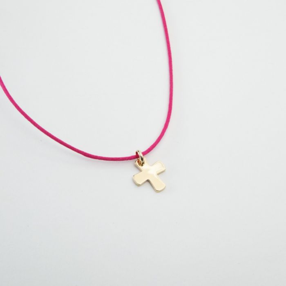 Collier 1 breloque sur lien satin plaqué or