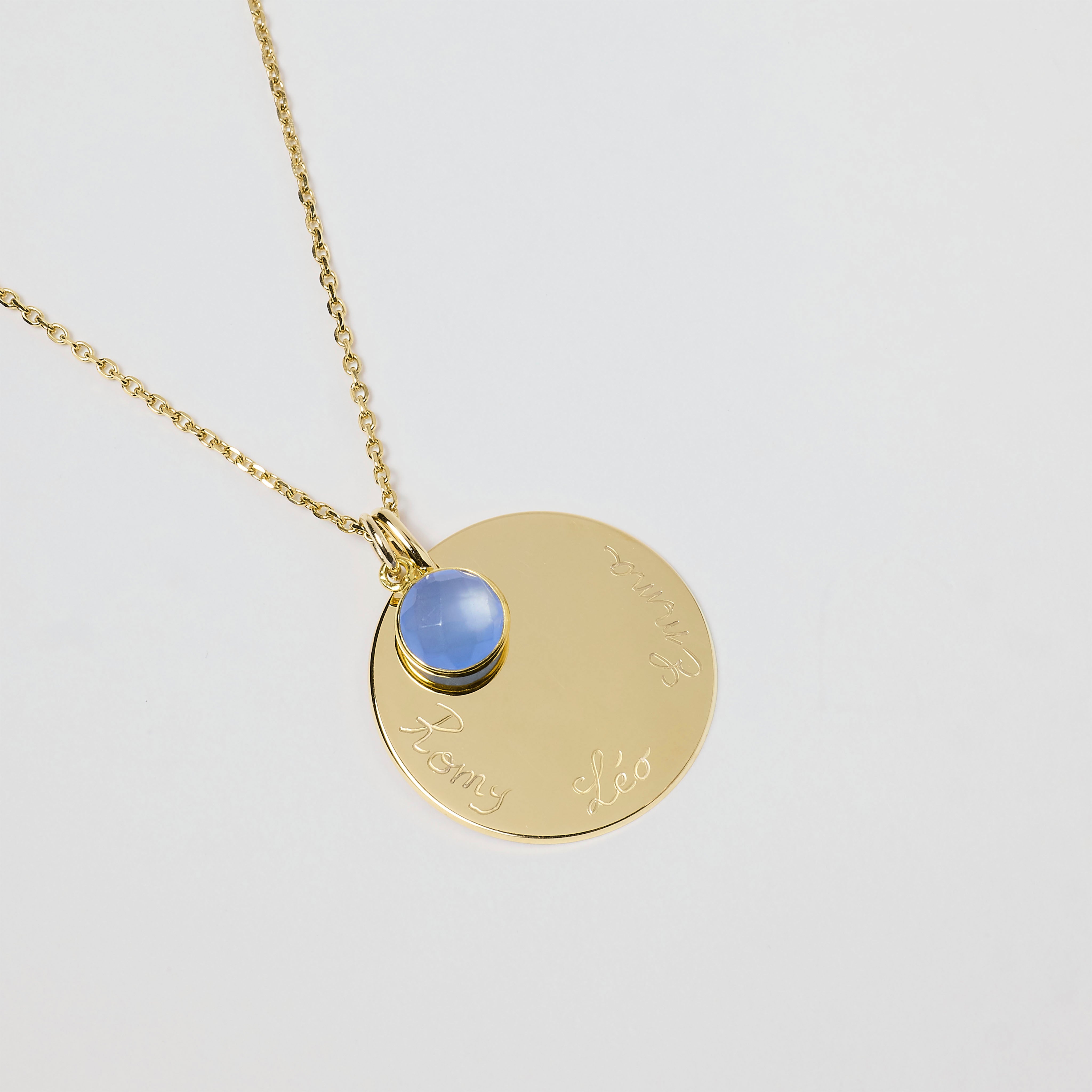 Collier grande médaille et pierre de naissance sur chaîne forçat plaqué or
