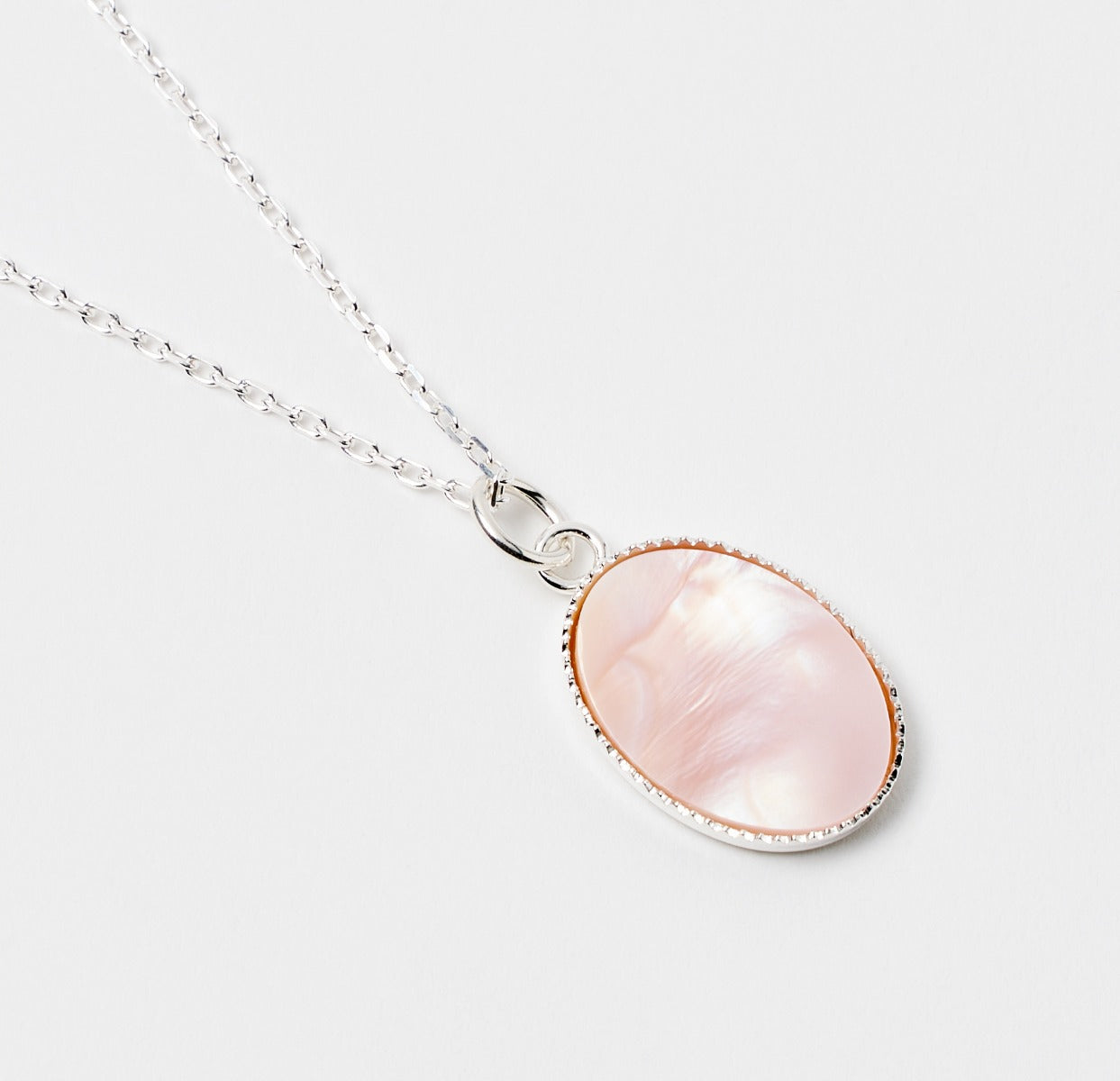 Pendentif Joséphine nacre rose sur chaîne maille forçat argent