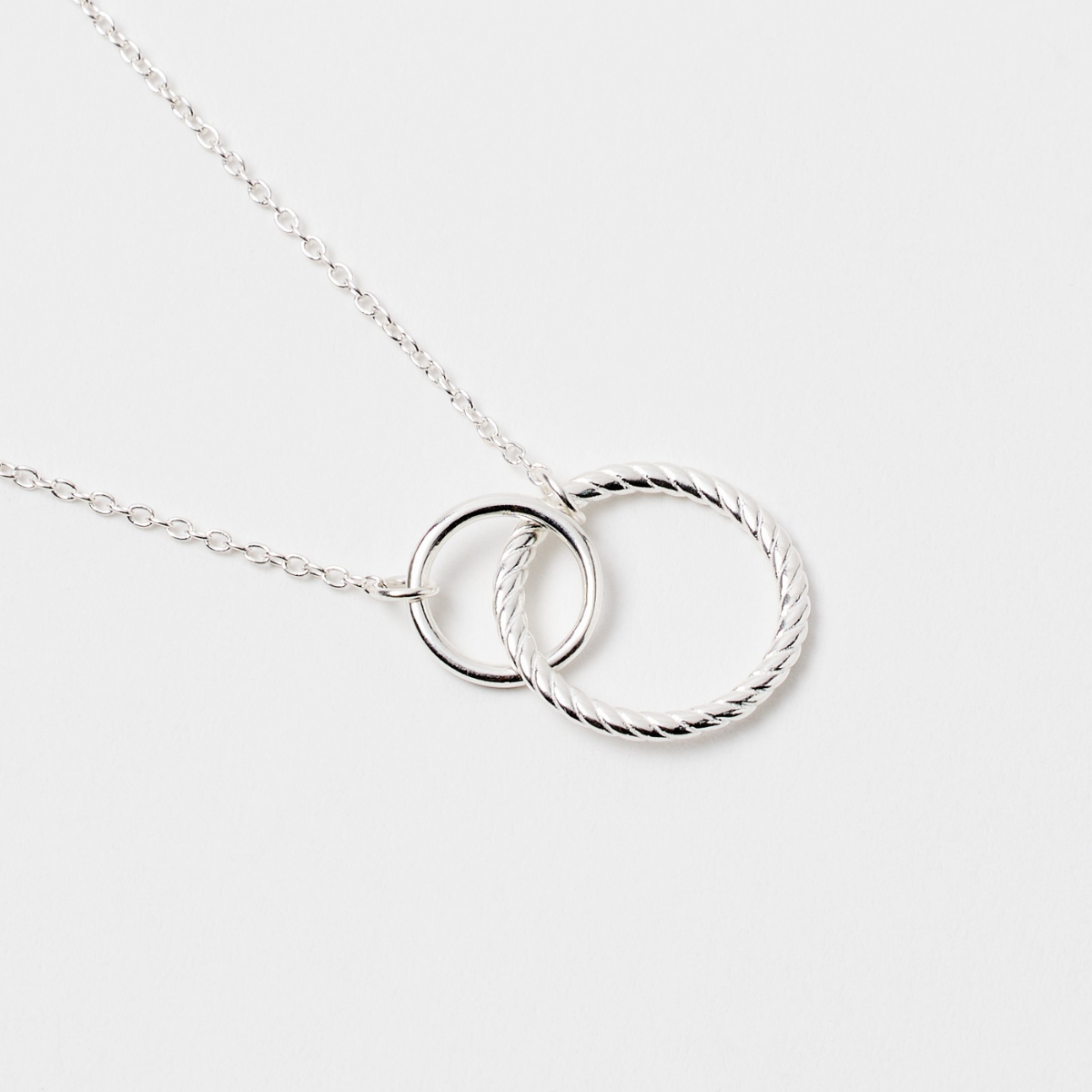 Collier duo d'anneaux lisse et strié argent massif