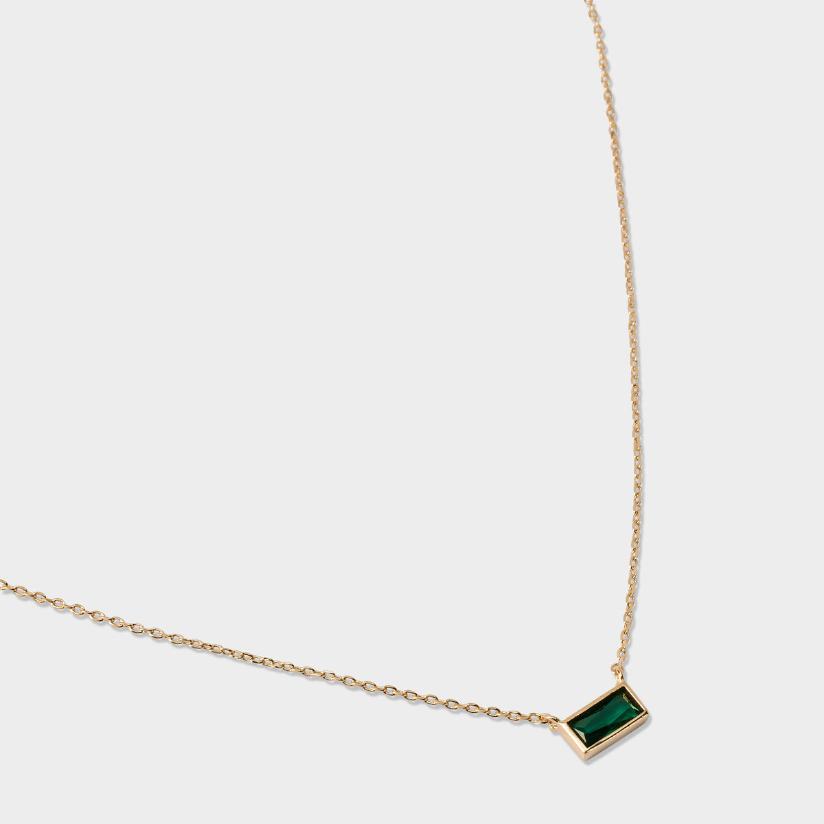 Collier rectangle sur chaîne vert plaqué or