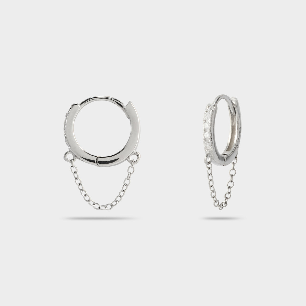 Boucles d'oreilles créoles pavées zircons sur chaîne argent