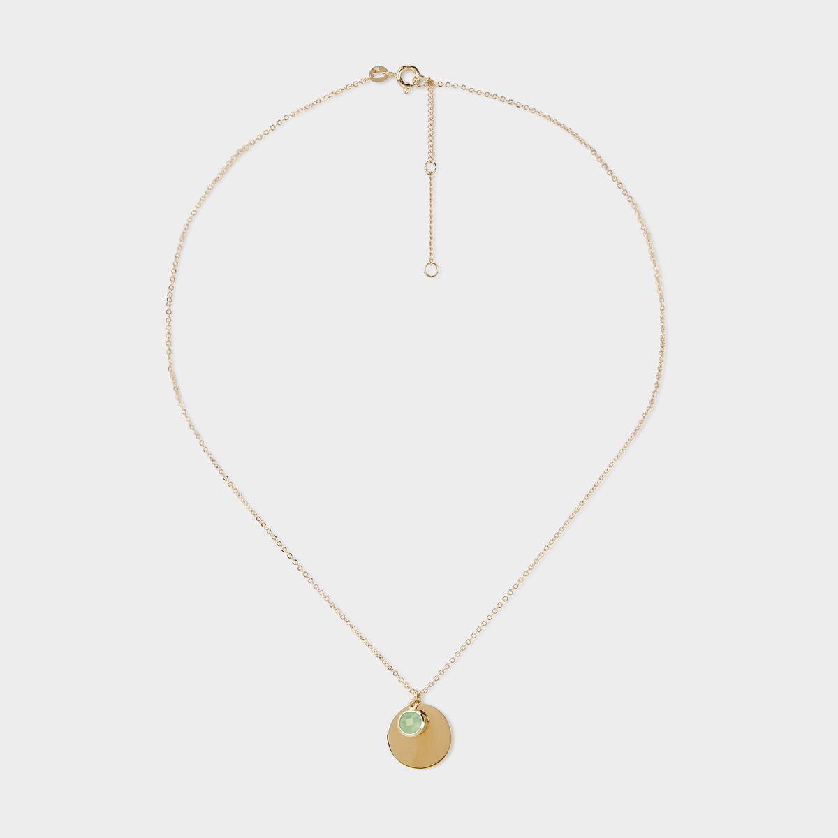 Collier breloque et pierre verte sur chaîne plaqué or