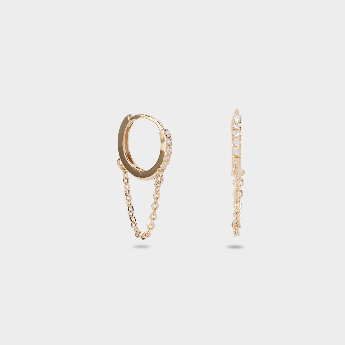 Boucles d'oreilles créoles pavées zircons sur chaîne plaqué or