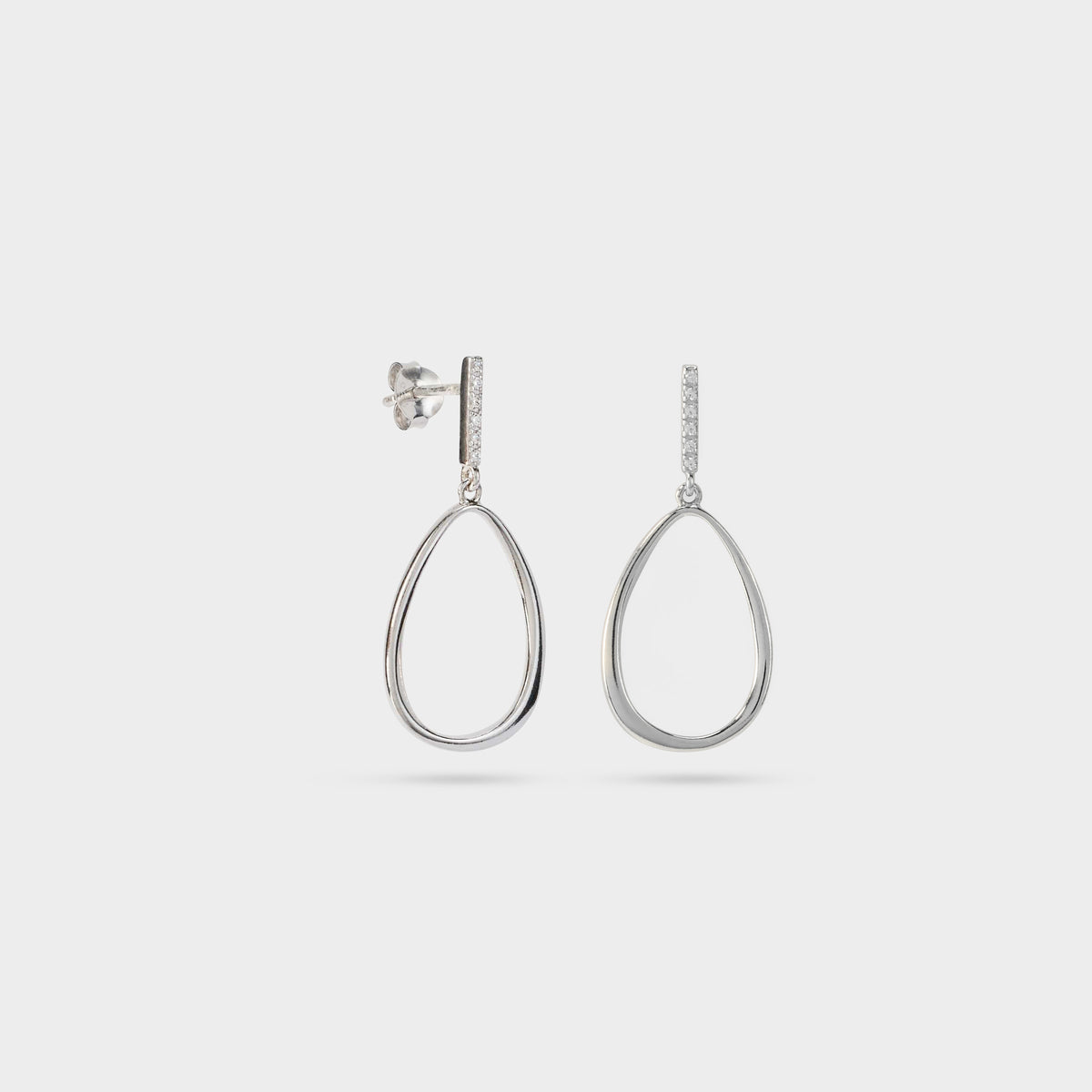 Boucles d'oreilles tige pavée goutte argent
