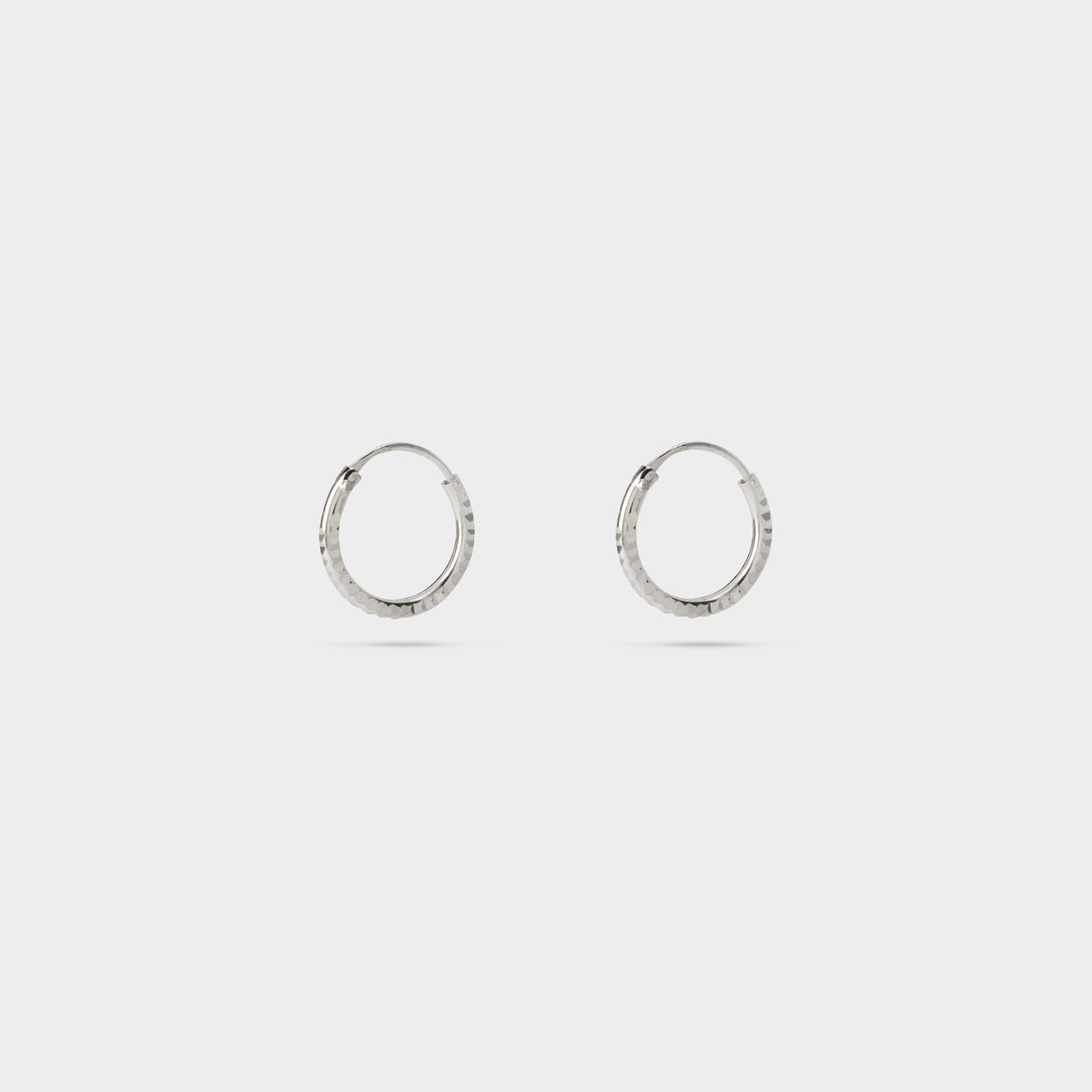 Boucles d'oreilles mini créoles ciselées argent