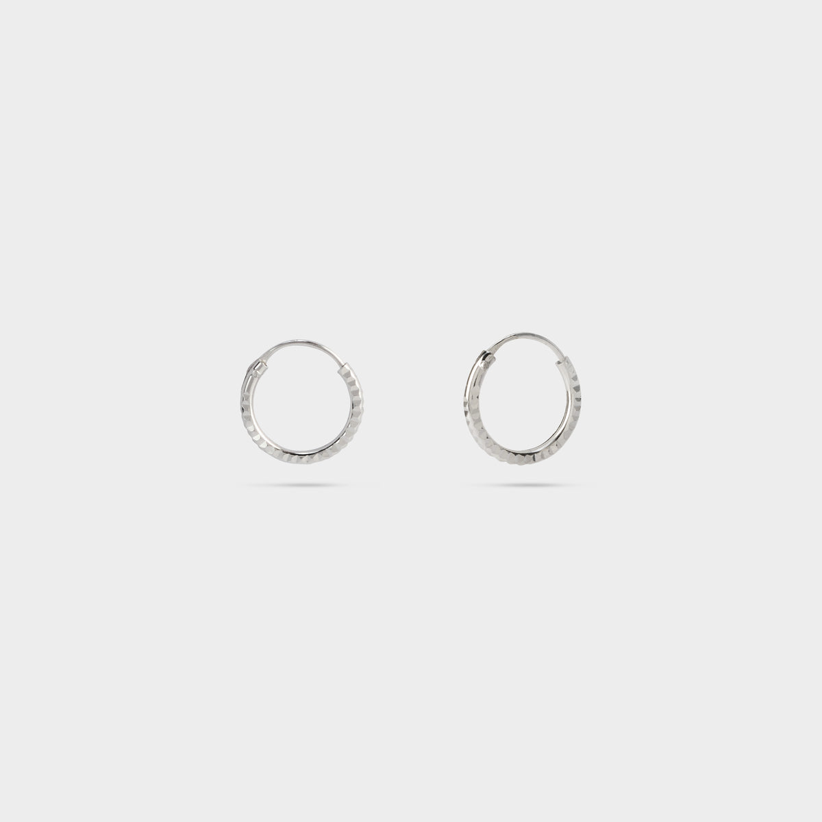Boucles d'oreilles mini créoles ciselées argent