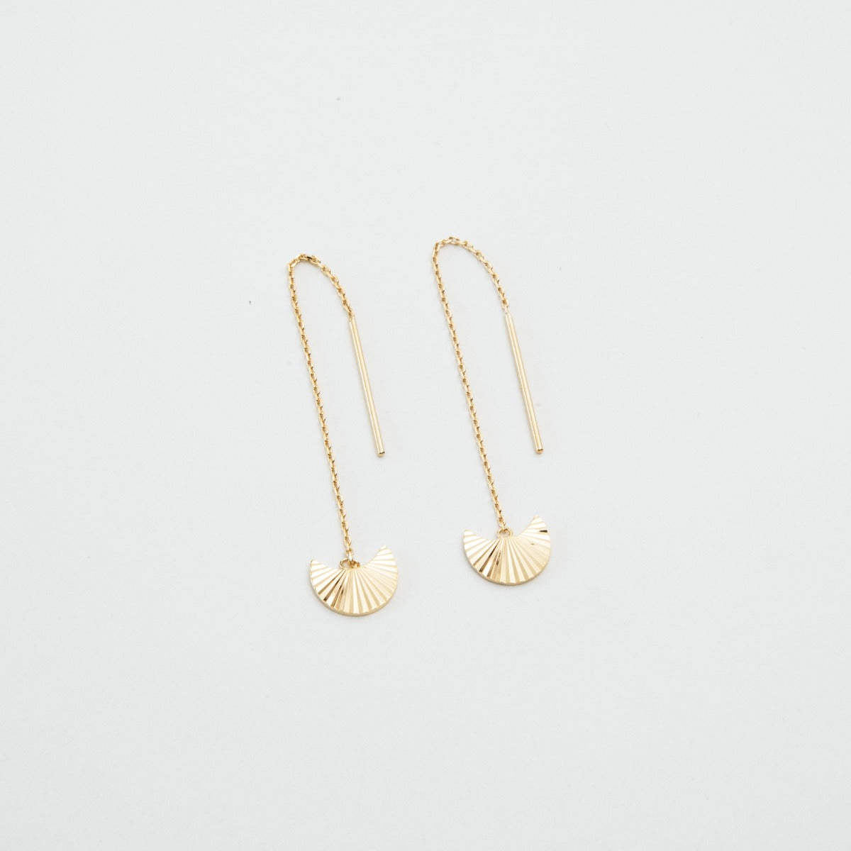 Boucles d'oreilles petite Maya sur chaîne plaqué or
