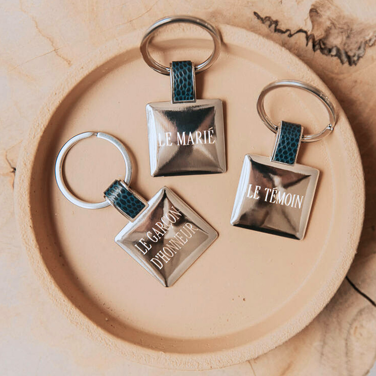 Porte-clés acier et cuir carré bleu marine