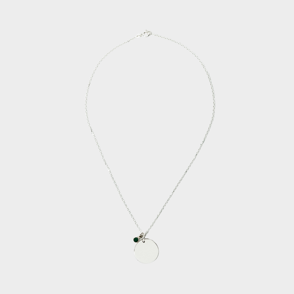 Collier rond plat et pierre de naissance sur chaîne forçat argent
