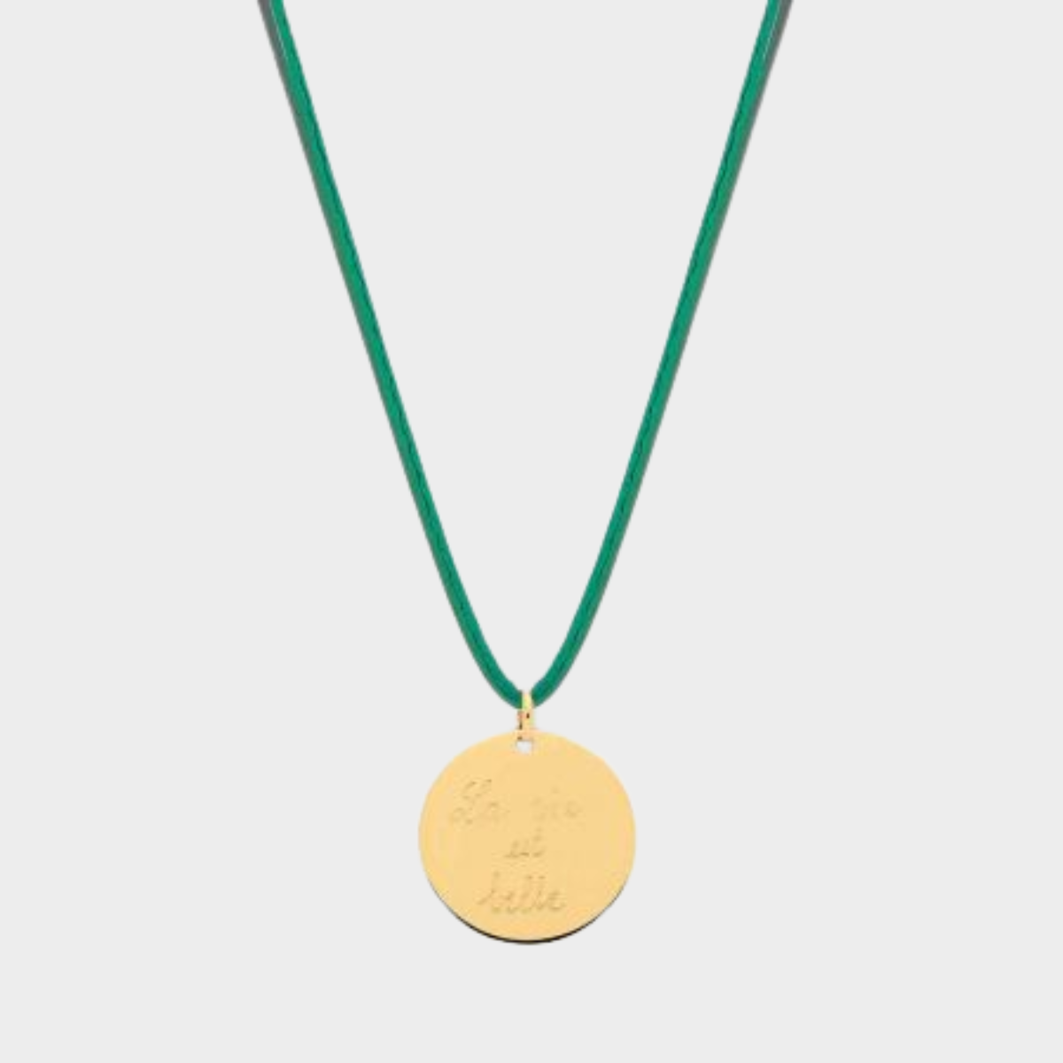 Collier grande médaille plaqué or sur lien satin