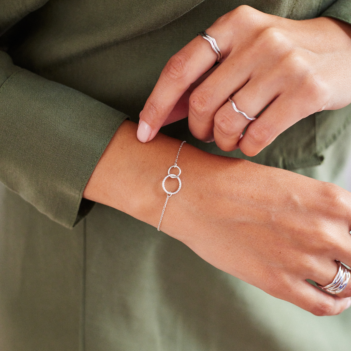 Bracelet duo d'anneaux lisse et strié argent massif