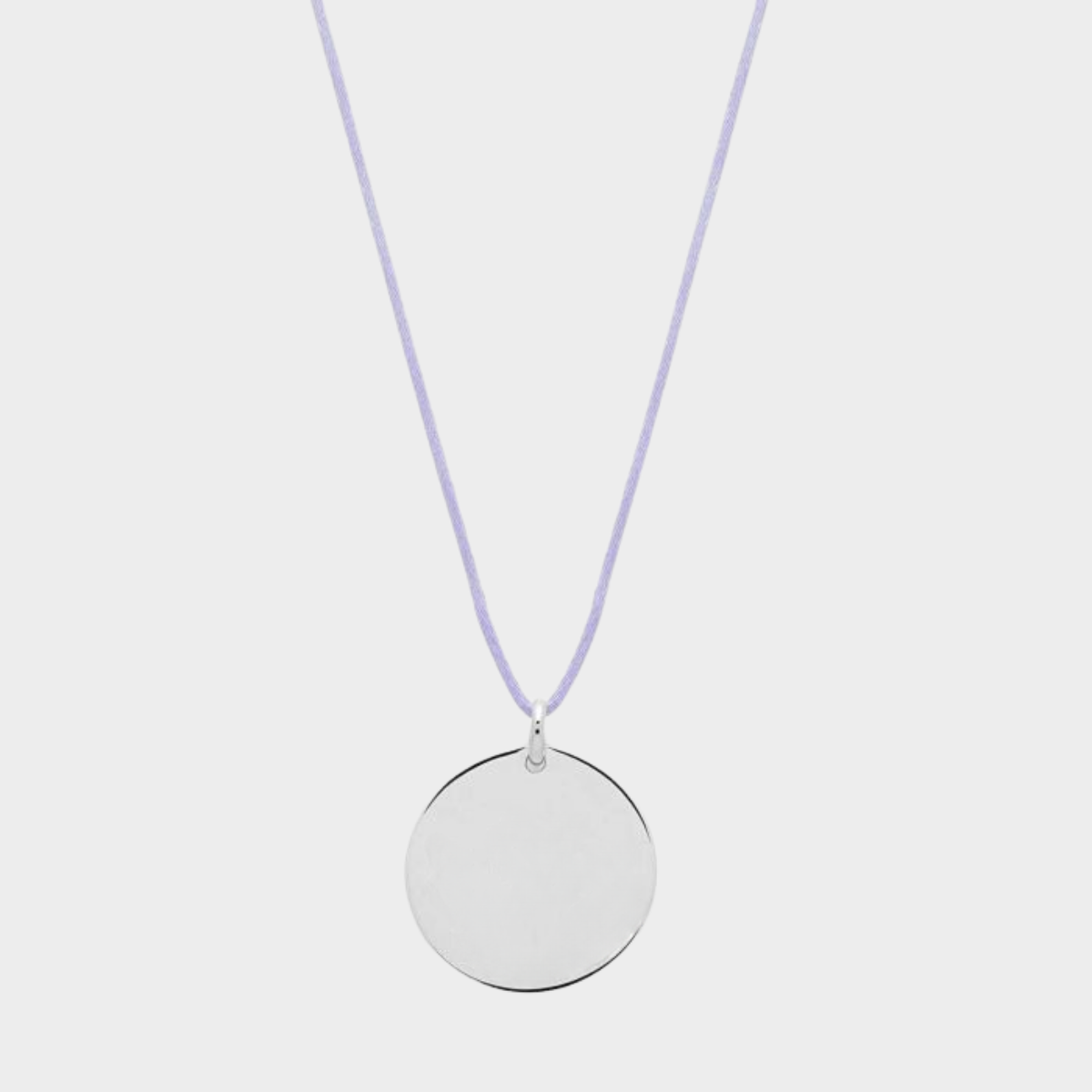 Collier grande médaille dessin au choix et prénom sur lien satin argent