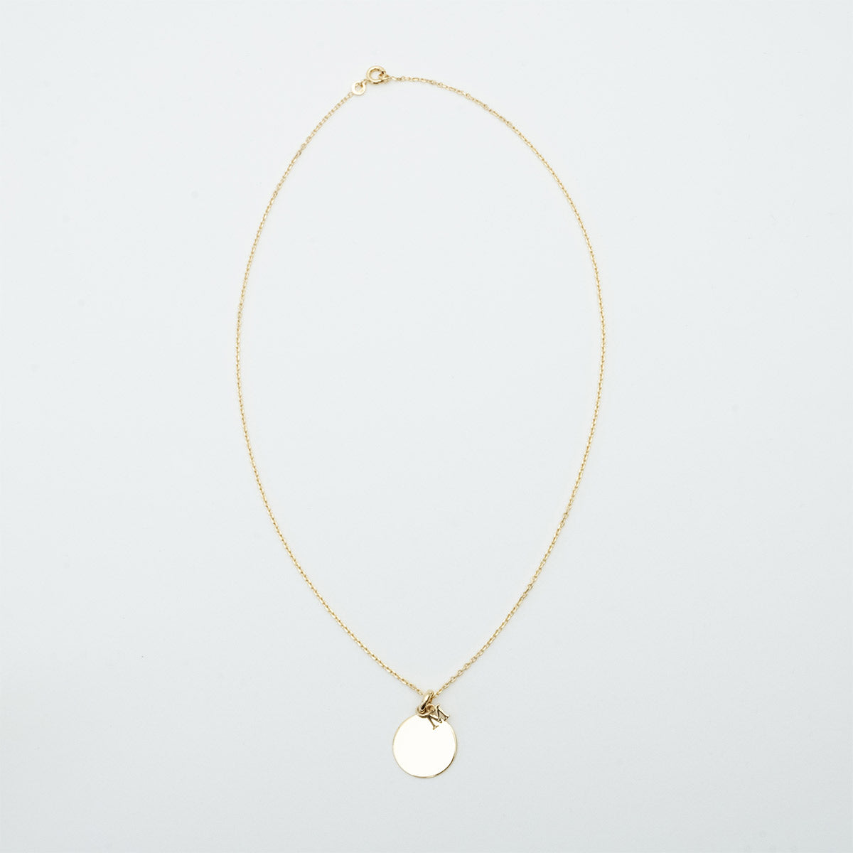 Collier lettre et médaille plaqué or