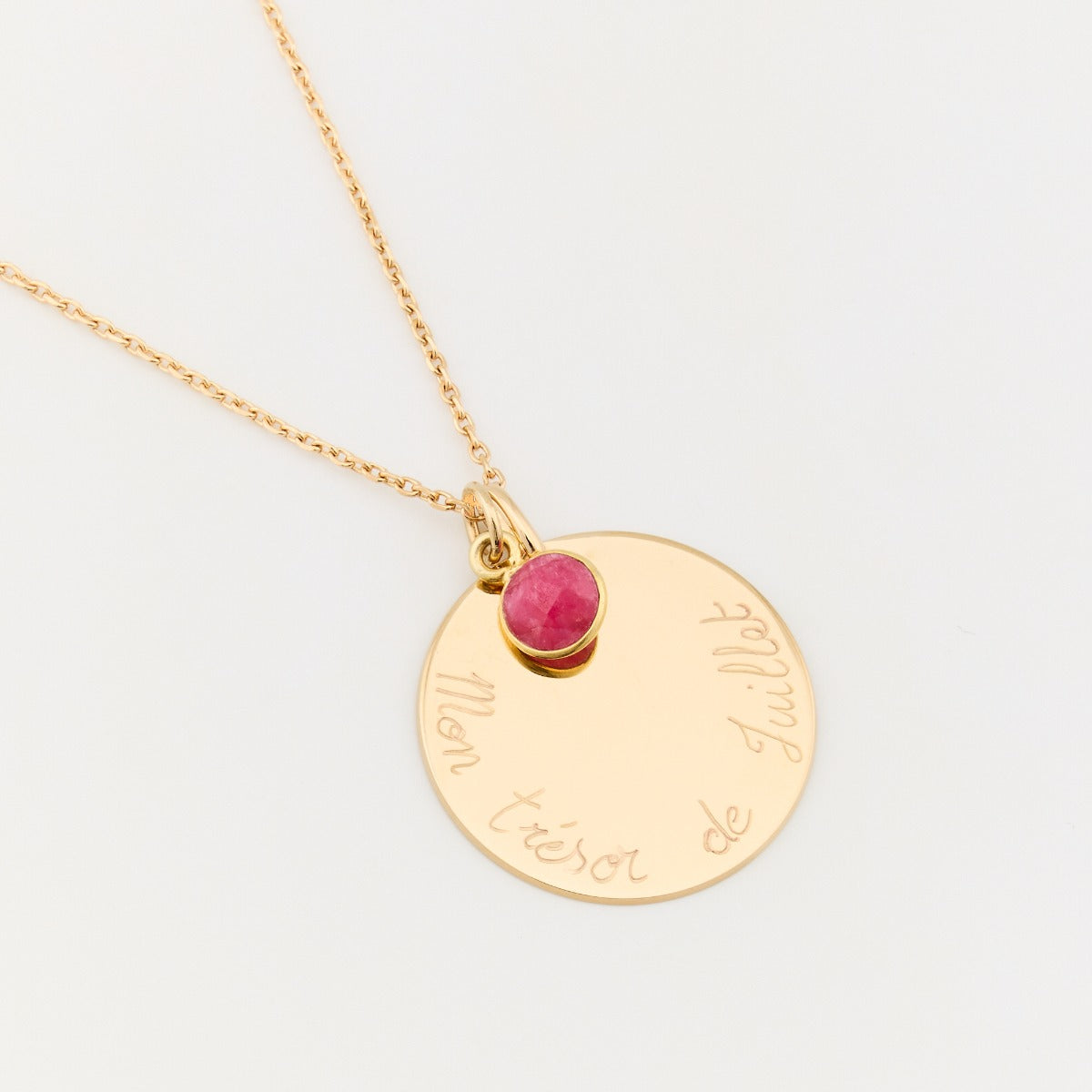 Collier grande médaille et pierre de naissance sur chaîne forçat plaqué or