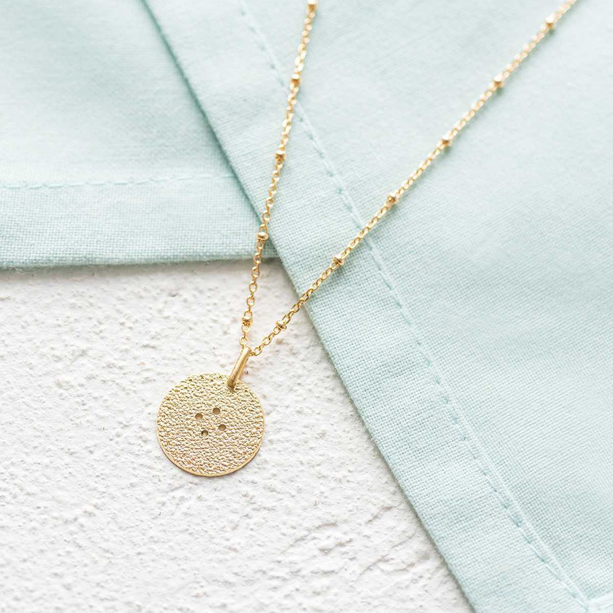 Collier médaille Hélios sur chaîne perlée plaqué or
