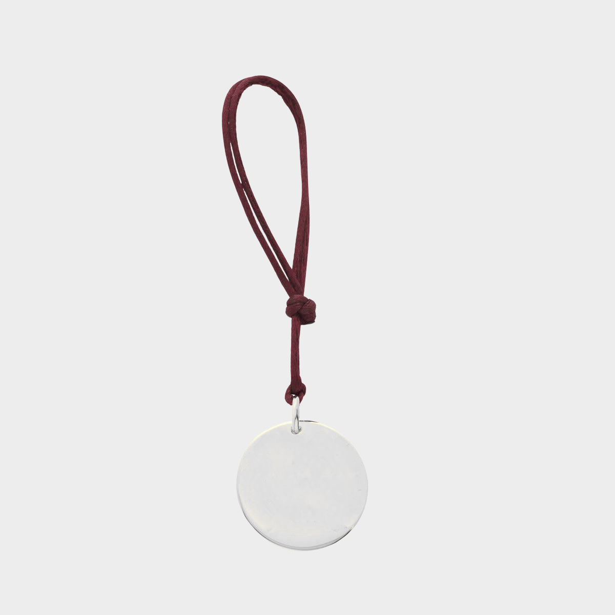 Médaille et lien façon porte-clé avec beaucoup de prénoms argent