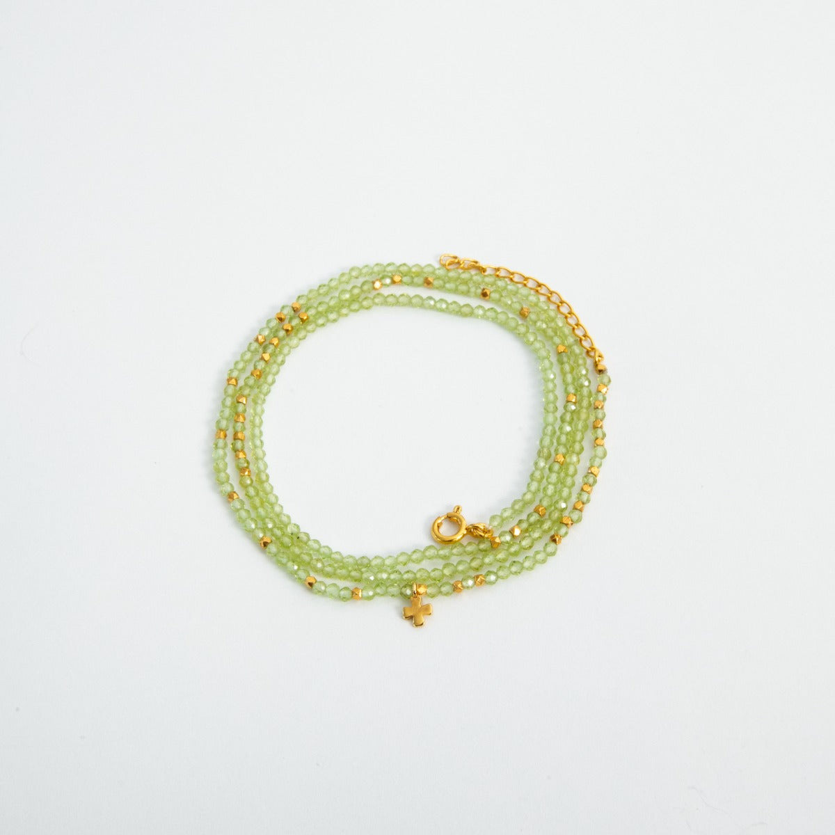 Bracelet Kali Péridot et mini croix plaqué or
