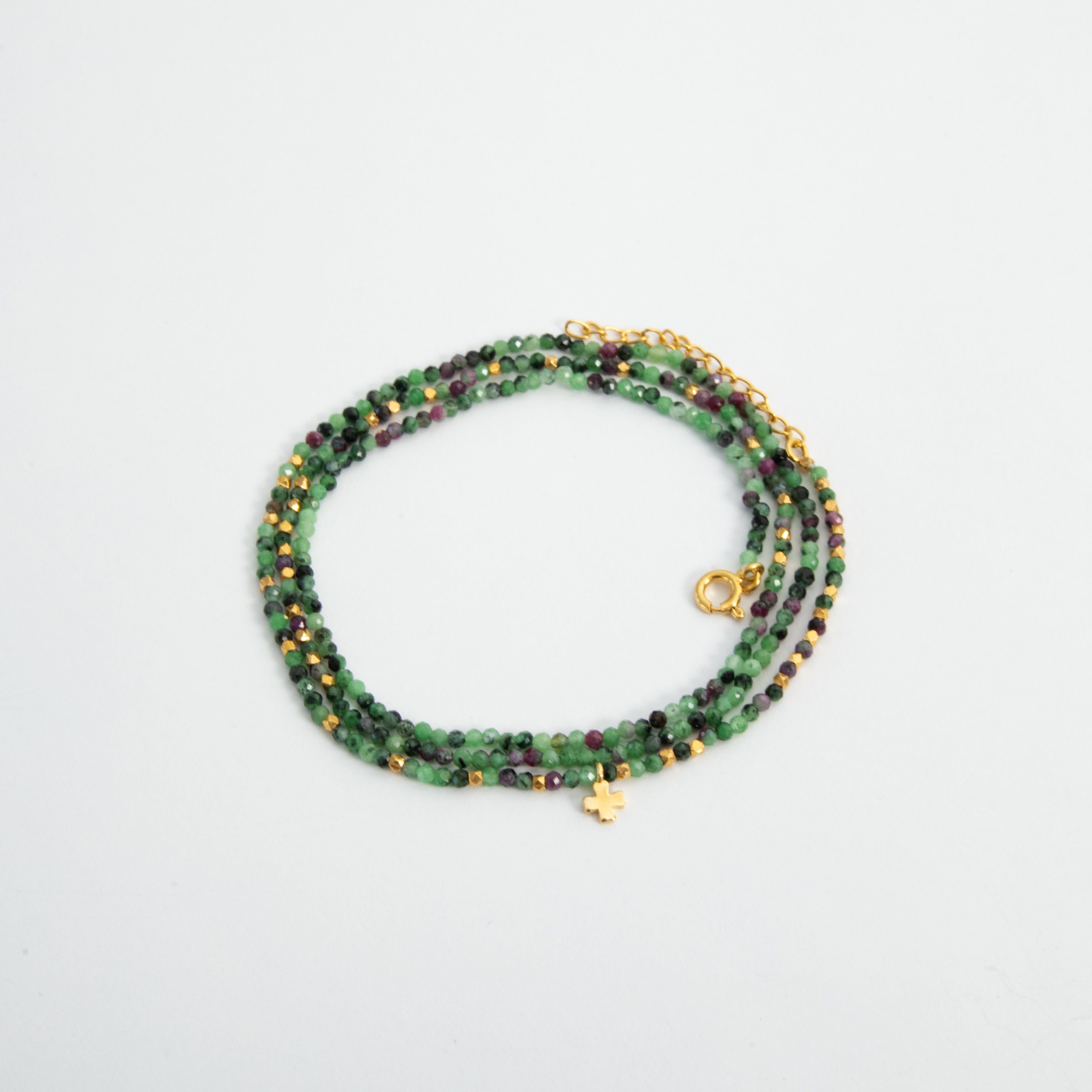 Bracelet Zoïsite et mini croix plaqué or