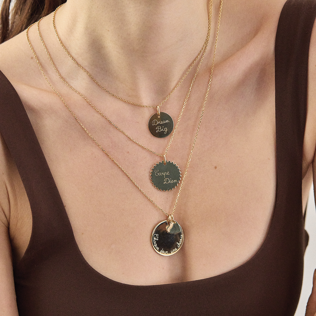 Collier mantra plaqué or – Grande médaille