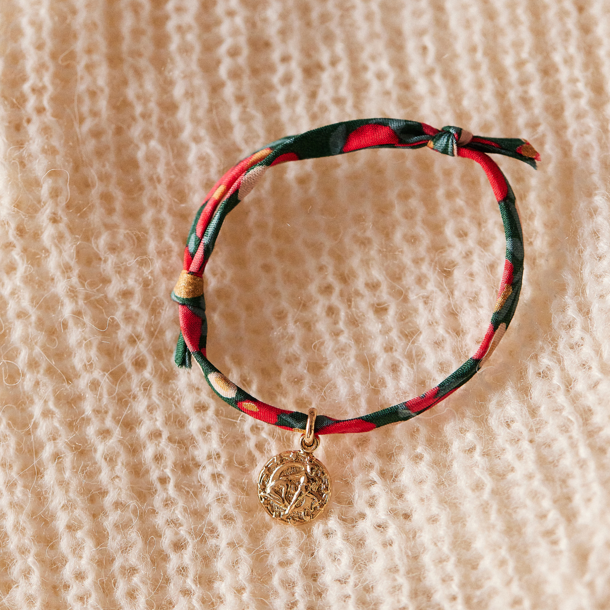 Bracelet mini zodiaque plaqué or sur cordon liberty