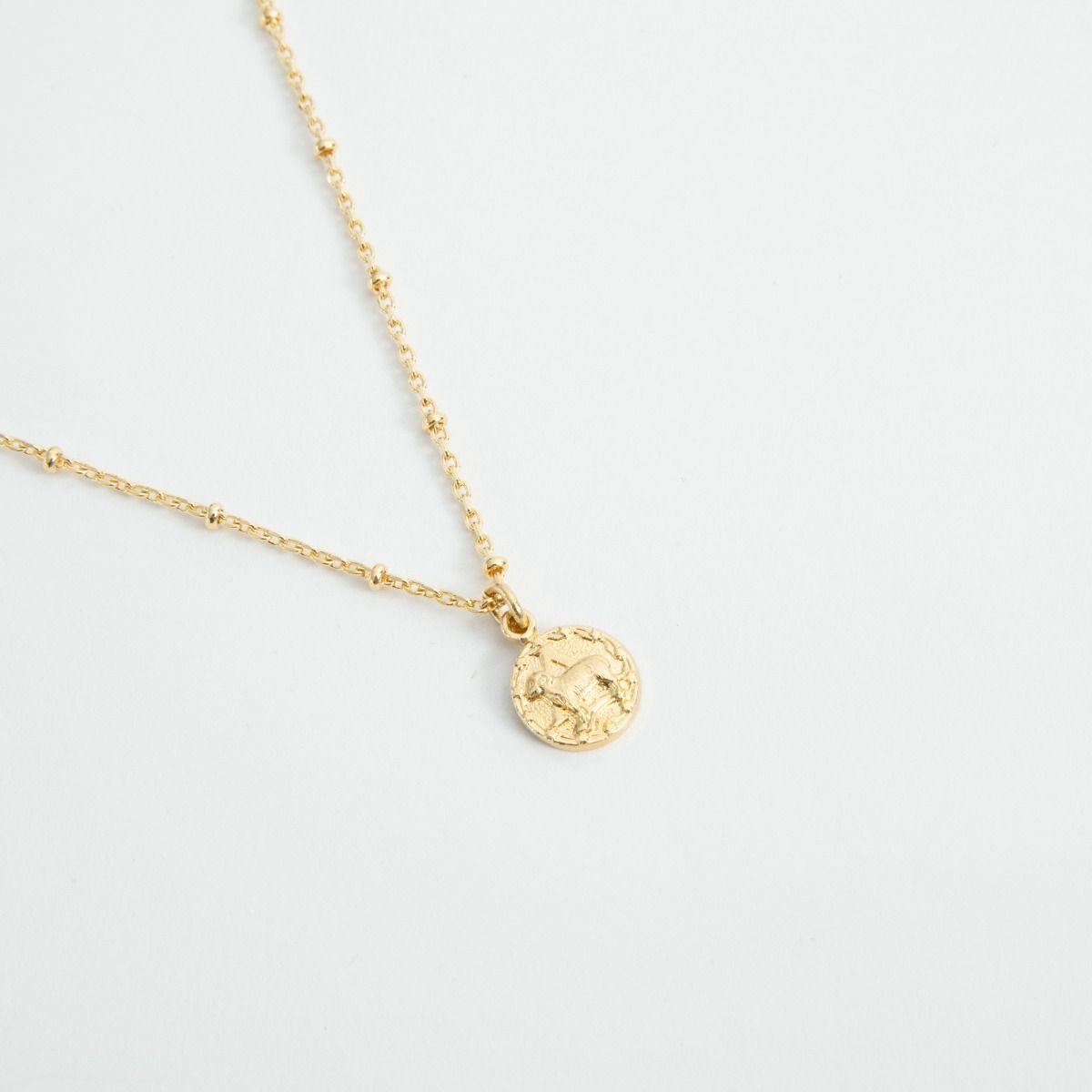 Collier mini zodiaque sur chaîne perlée plaqué or