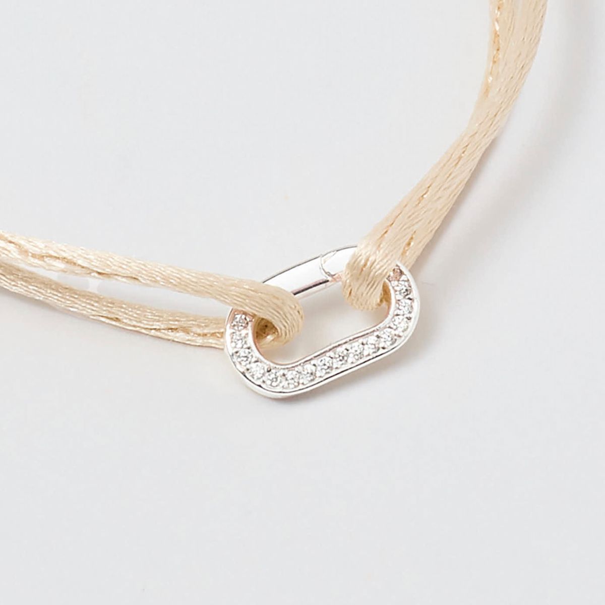 Bracelet Smile ovale sur lien satin