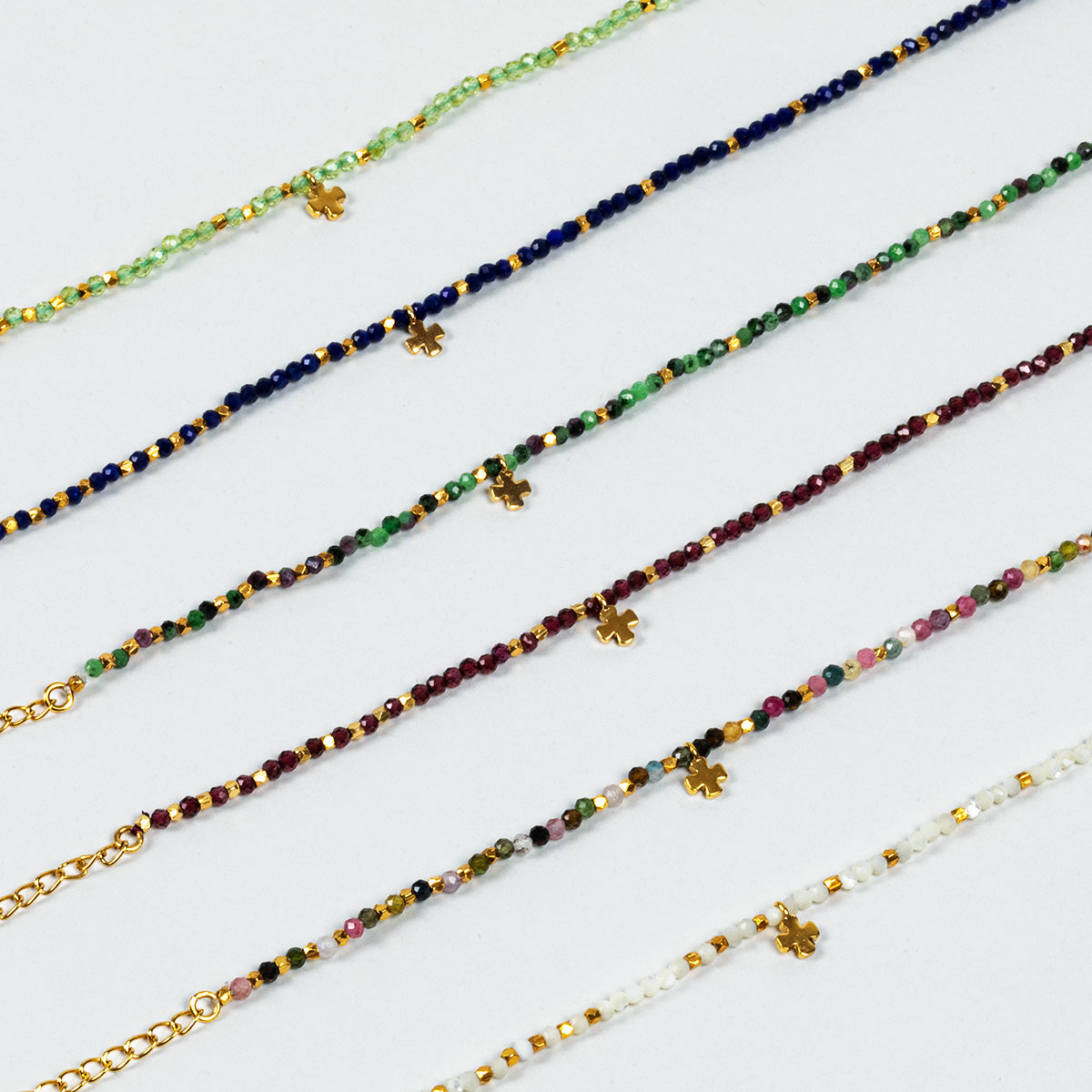 Bracelet Tourmaline et mini croix plaqué or